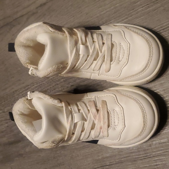 H&M toddler white hightop sneakers 7.5 toddler - Picture 2 of 6